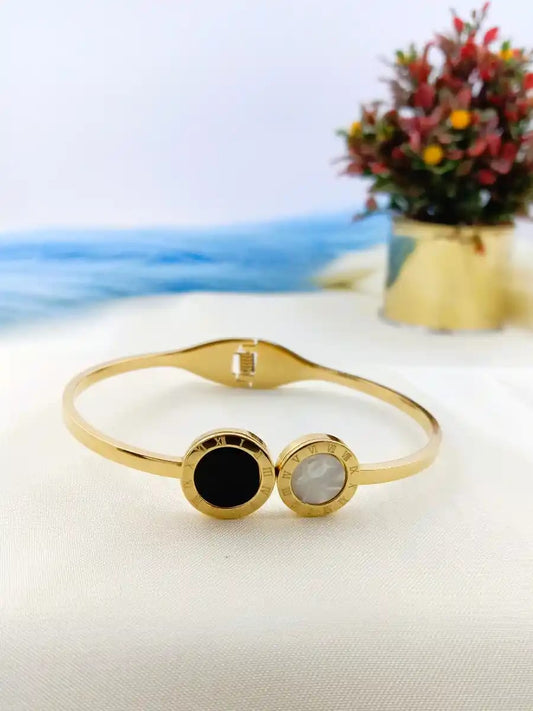 Black/White Roman Bracelet